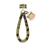 POP MART-CRYBABY – Colección “Salvaje pero Tierna” Cajas Misteriosas de Colgantes para Celular - Camo Cutie